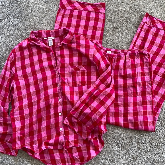 Victoria’s Secret size MEDIUM red pink and gold glitter throughout flannel PJs - Picture 1 of 11